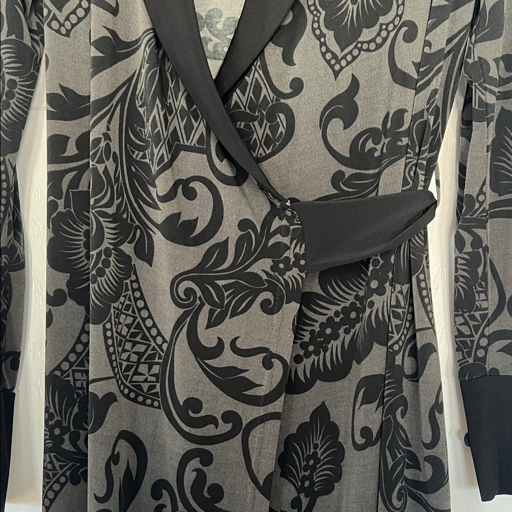 Elegant Black and Gray Long Sleeve Dress - Picture 2 of 5